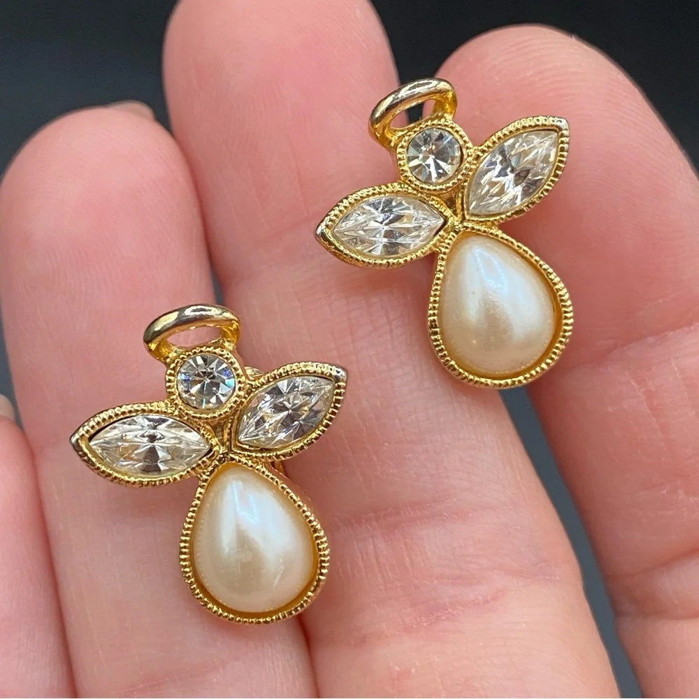 Avon Vintage Angel Pearl and Gold Tone Clip On Earrings